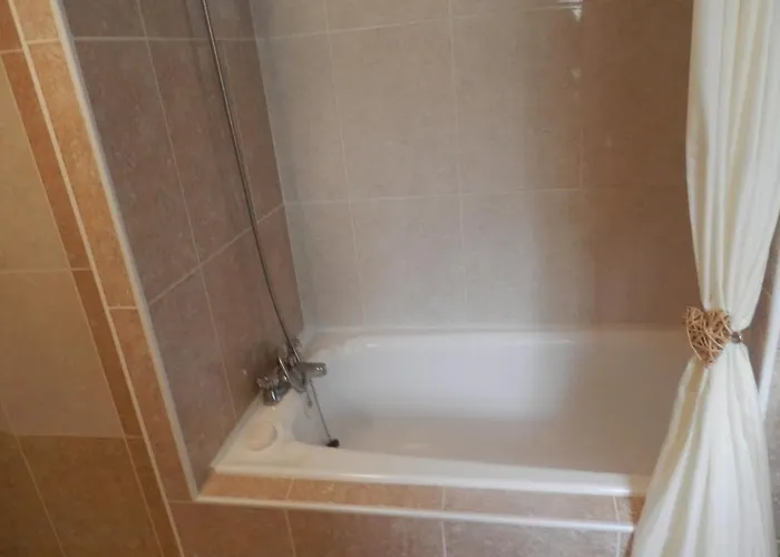 La Petite Cretouffiere - Naturiste - Adult Only Bed & Breakfast