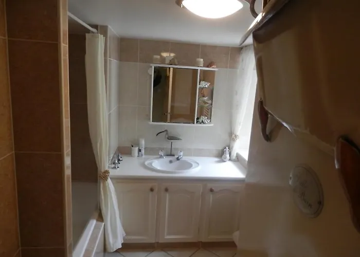 La Petite Cretouffiere - Naturiste - Adult Only Bed & Breakfast Colombiers-du-Plessis